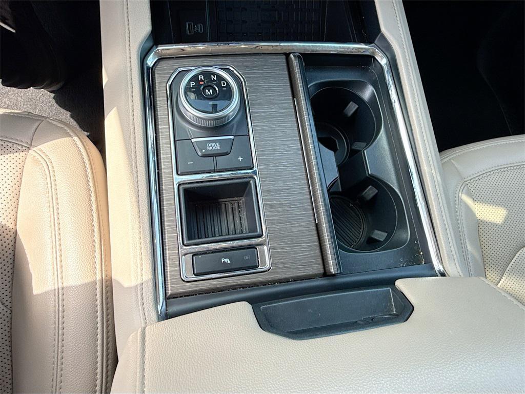 used 2024 Ford Expedition car, priced at $38,255