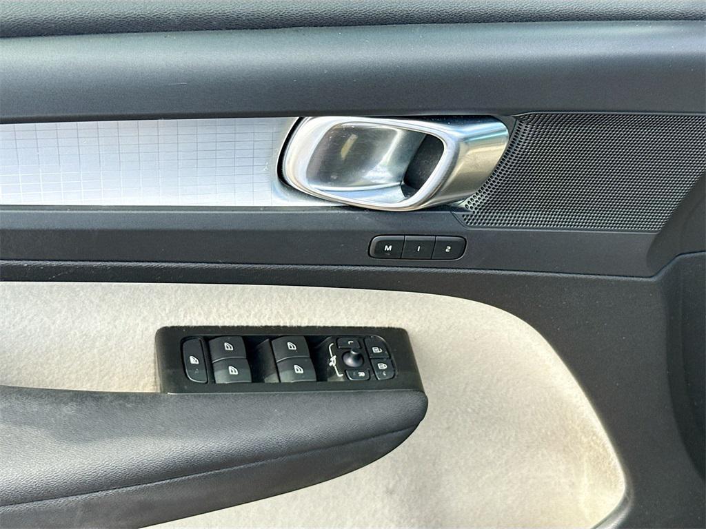 used 2022 Volvo XC40 car, priced at $17,360