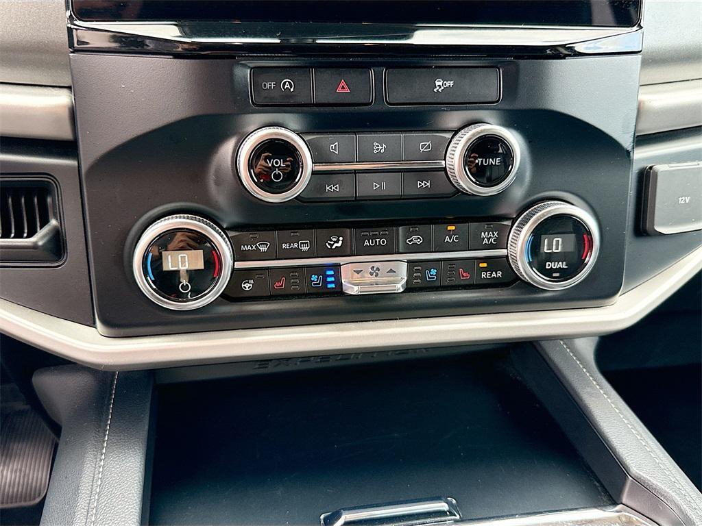 used 2024 Ford Expedition car, priced at $39,789