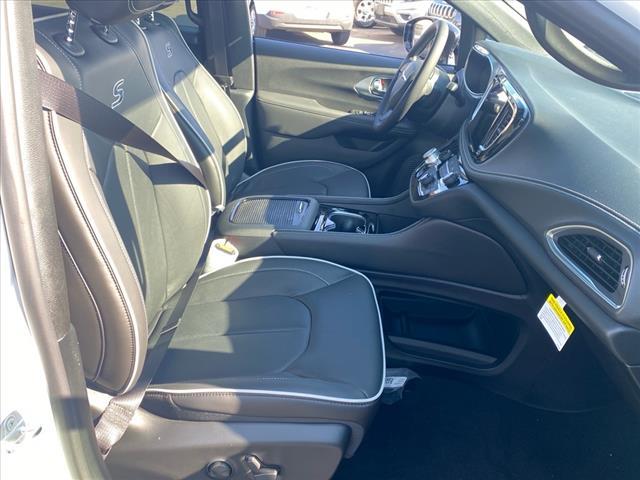 new 2026 Chrysler Pacifica car, priced at $54,285