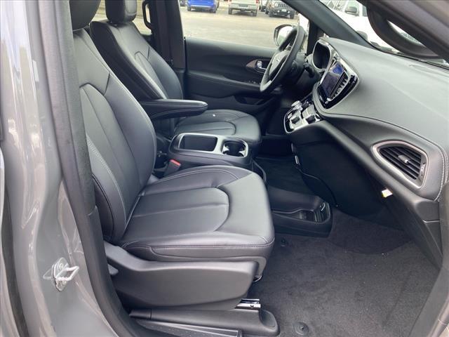 new 2025 Chrysler Pacifica car, priced at $47,935