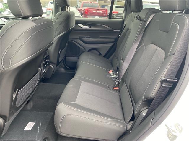 new 2025 Jeep Grand Cherokee car, priced at $39,825