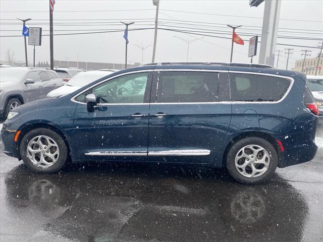 used 2023 Chrysler Pacifica car