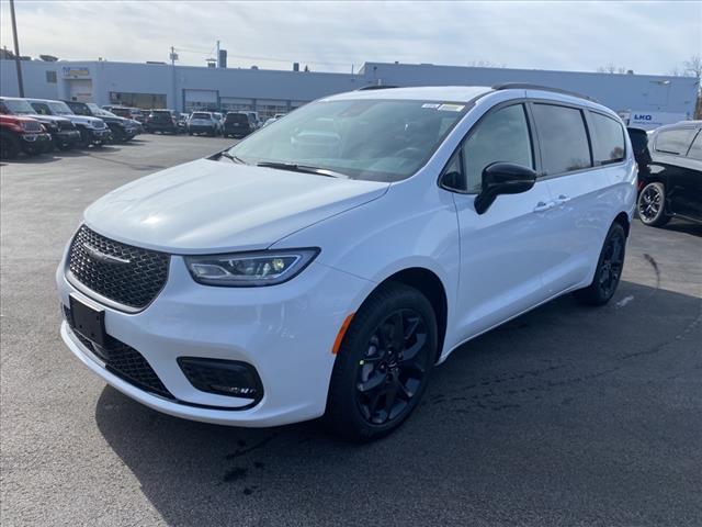 new 2024 Chrysler Pacifica car, priced at $43,785