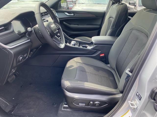 new 2025 Jeep Grand Cherokee car, priced at $41,772