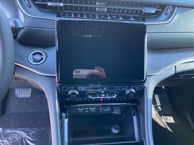 new 2025 Jeep Grand Cherokee car, priced at $51,565