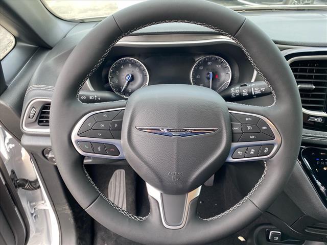 new 2025 Chrysler Pacifica car, priced at $45,572