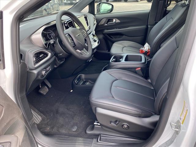 new 2025 Chrysler Pacifica car, priced at $45,572