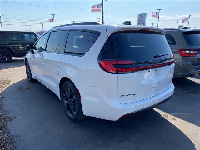 new 2024 Chrysler Pacifica car, priced at $42,404