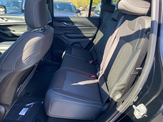 new 2025 Jeep Grand Cherokee car, priced at $41,920