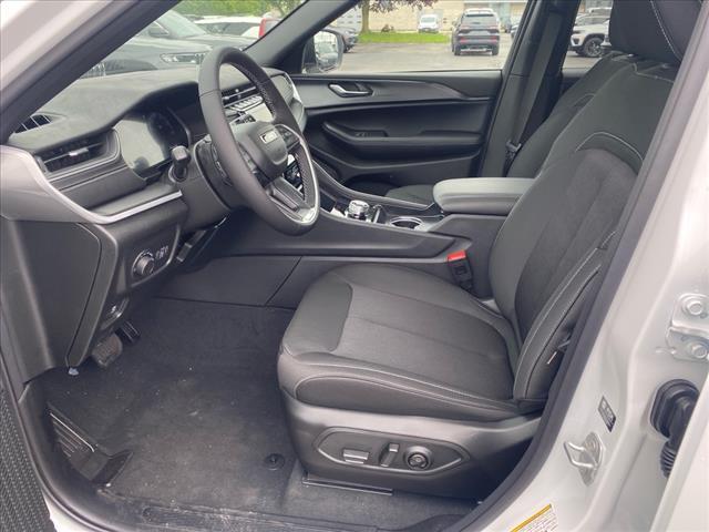 new 2025 Jeep Grand Cherokee car, priced at $41,177