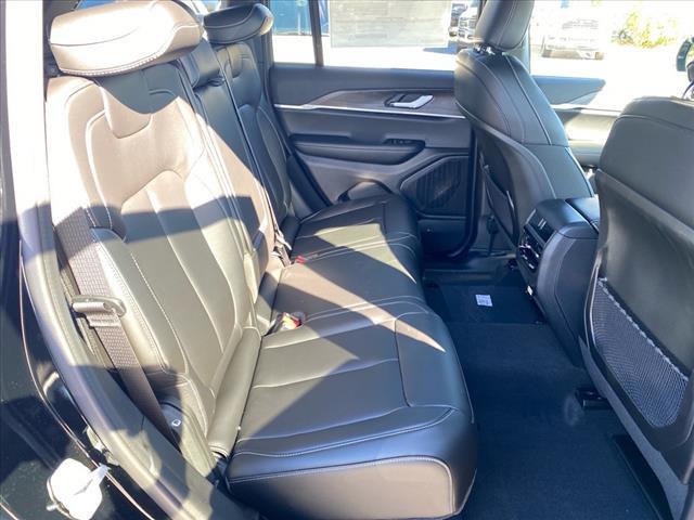 new 2025 Jeep Grand Cherokee car, priced at $45,670