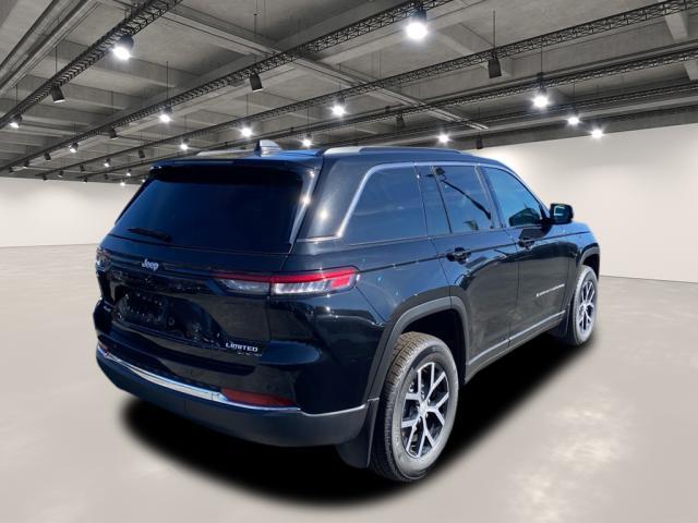 new 2025 Jeep Grand Cherokee car, priced at $45,670