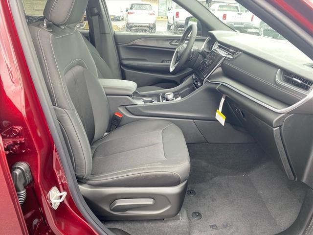 new 2025 Jeep Grand Cherokee car, priced at $44,170