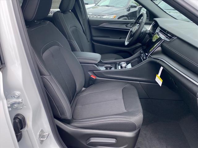new 2025 Jeep Grand Cherokee car, priced at $43,575