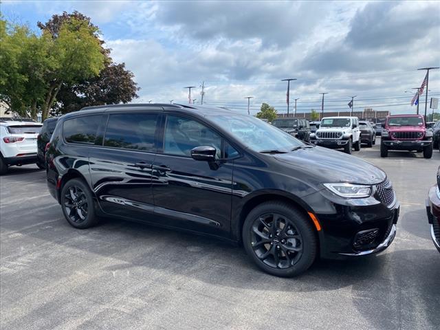 new 2024 Chrysler Pacifica car, priced at $52,560