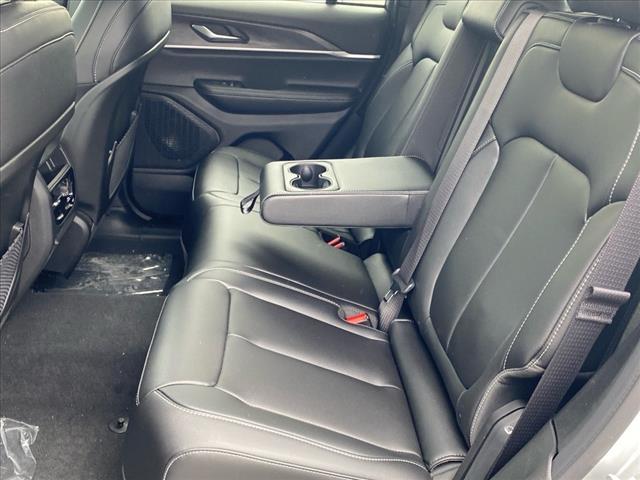 new 2025 Jeep Grand Cherokee car, priced at $41,017