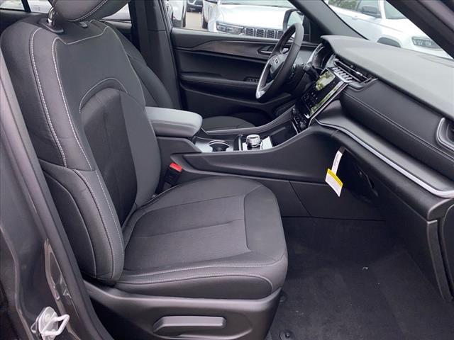 new 2025 Jeep Grand Cherokee car, priced at $40,420