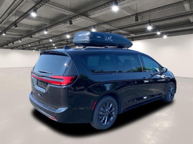 new 2025 Chrysler Pacifica car, priced at $43,677