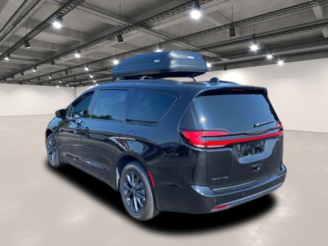 new 2025 Chrysler Pacifica car, priced at $43,677