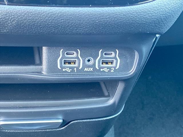 new 2025 Chrysler Pacifica car, priced at $43,677