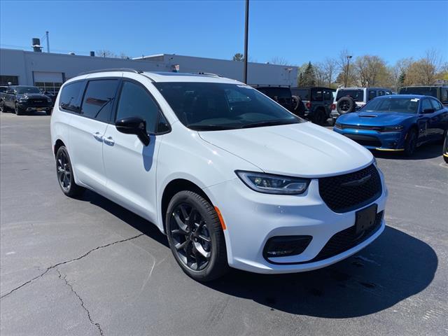 new 2024 Chrysler Pacifica car, priced at $52,794