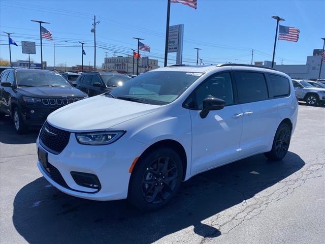 new 2024 Chrysler Pacifica car, priced at $52,794