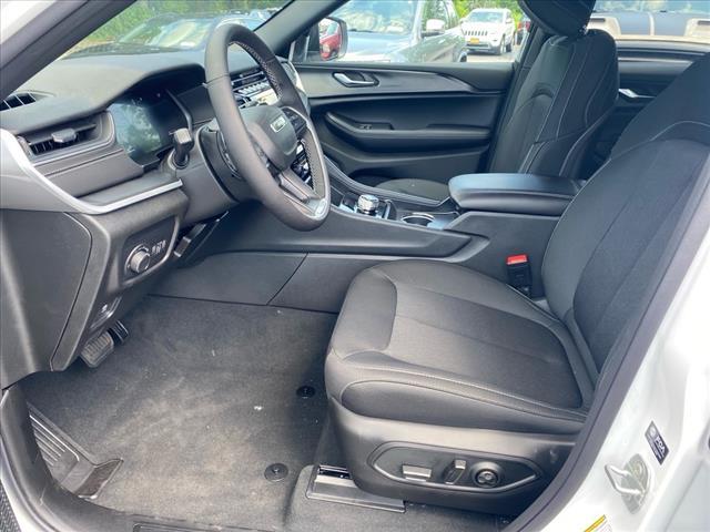 new 2025 Jeep Grand Cherokee car, priced at $39,825