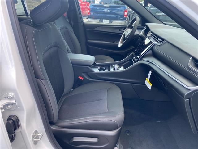 new 2025 Jeep Grand Cherokee car, priced at $39,825