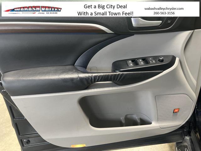 used 2015 Toyota Highlander car, priced at $15,239