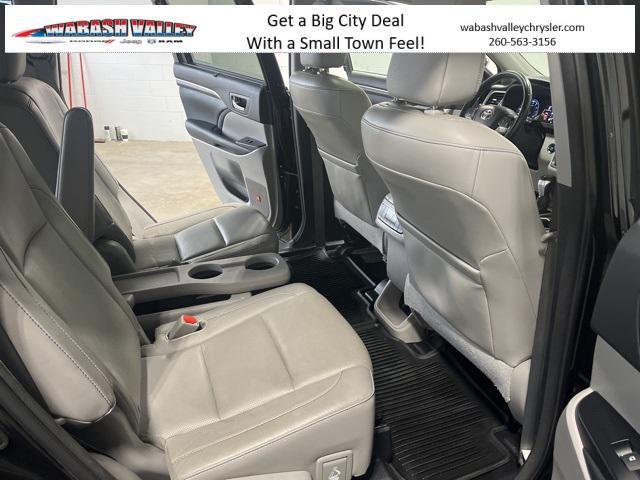 used 2015 Toyota Highlander car, priced at $15,239