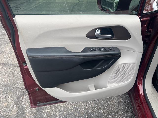 used 2019 Chrysler Pacifica car, priced at $20,624