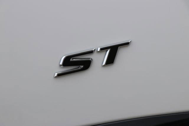 new 2025 Buick Envision car, priced at $43,240