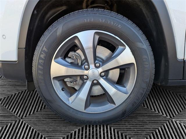 used 2022 Jeep Cherokee car, priced at $23,287