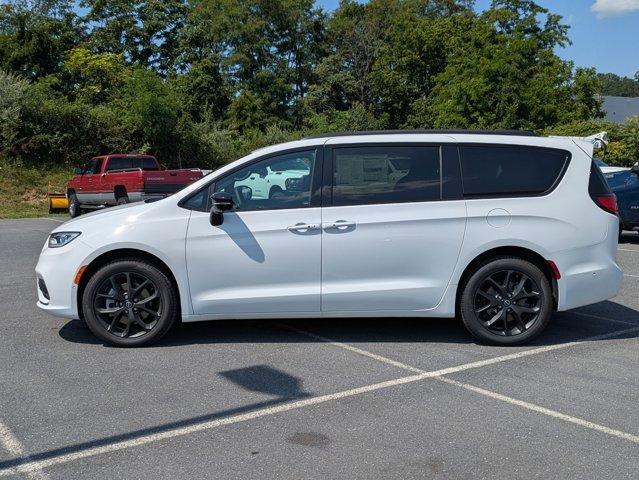 new 2025 Chrysler Pacifica car