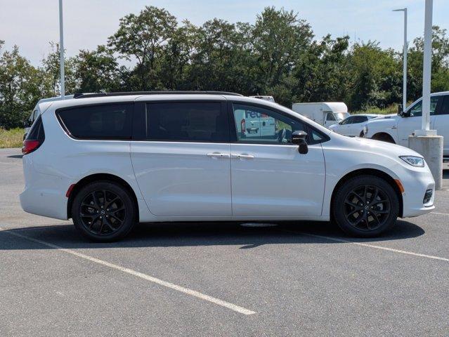 new 2025 Chrysler Pacifica car