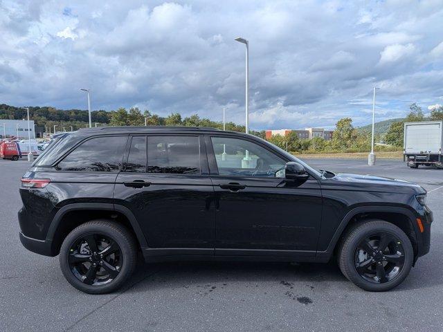 new 2025 Jeep Grand Cherokee car, priced at $53,756