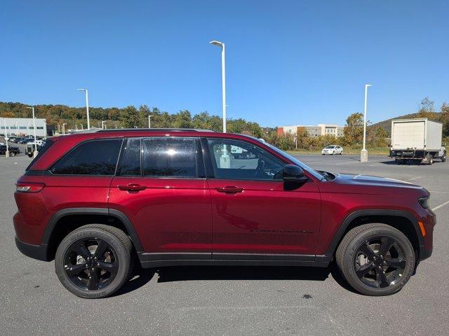 new 2025 Jeep Grand Cherokee car, priced at $45,420