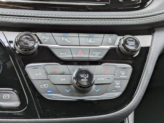 new 2025 Chrysler Pacifica Hybrid car