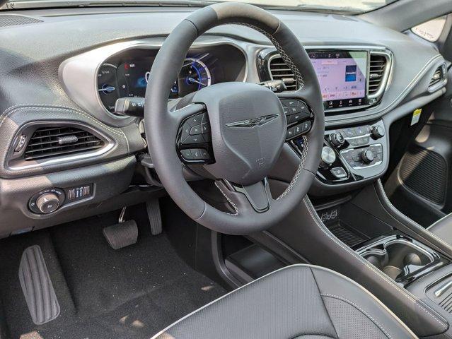 new 2025 Chrysler Pacifica Hybrid car