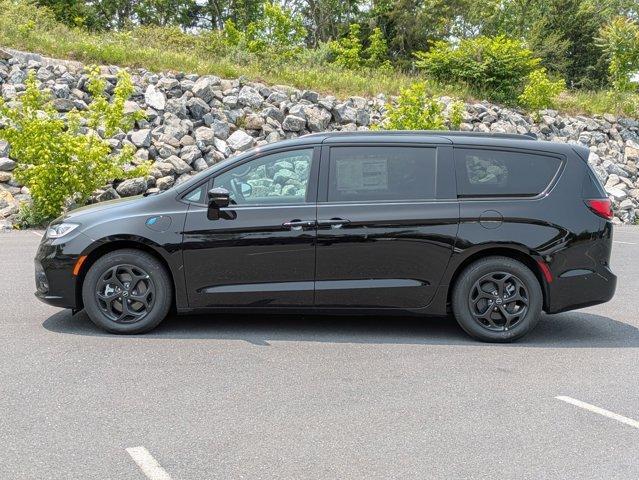 new 2025 Chrysler Pacifica Hybrid car