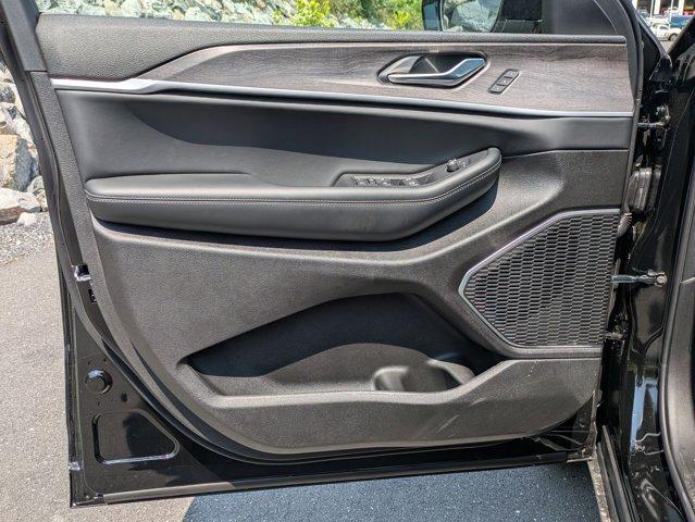 new 2025 Jeep Grand Cherokee L car, priced at $51,844