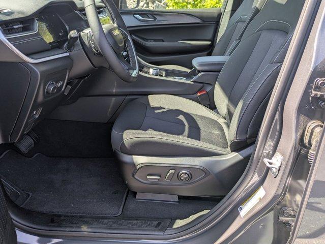 new 2025 Jeep Grand Cherokee car, priced at $40,468