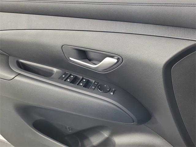 new 2025 Hyundai TUCSON Hybrid car, priced at $37,453