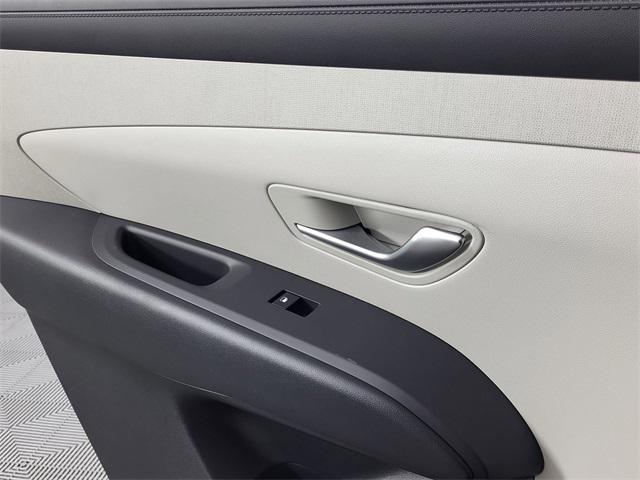 new 2025 Hyundai TUCSON Hybrid car, priced at $34,704