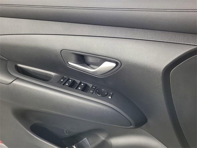 new 2025 Hyundai TUCSON Hybrid car