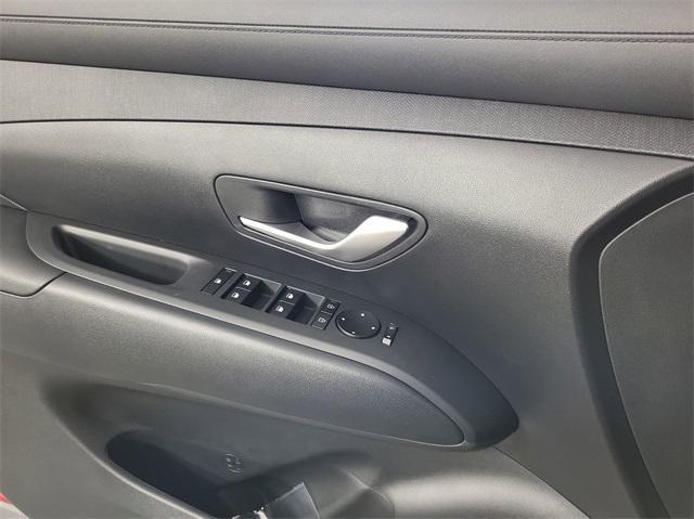 new 2025 Hyundai TUCSON Hybrid car