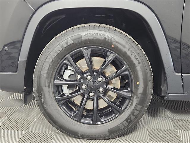 used 2023 Jeep Cherokee car, priced at $25,199