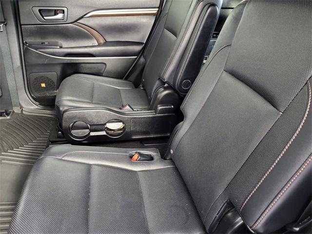 used 2016 Toyota Highlander car, priced at $20,299