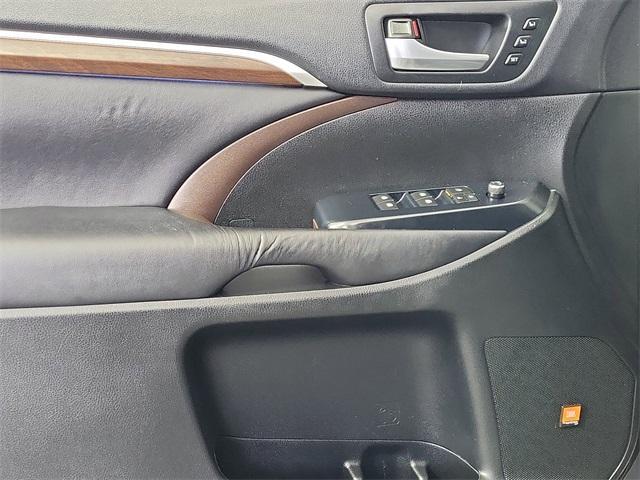used 2016 Toyota Highlander car, priced at $20,299